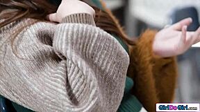 طالبة صغيرة تحولت من قارئة كتب خجولة إلى ملكة سترابون شرسة في الحرم