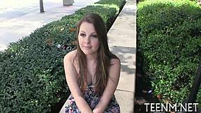 Mi sento così eccitato a scopare la figa bagnata della teen 18+ Cali Hayes per soldi