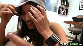 Esplosione Faciale per Ragazza Magra Sexy - Suzanne Kelly