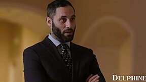 Горячая блондинка Афина Фрэнсис пробирается в дом незнакомца, соблазняет и трахает хозяина в высоком разрешении