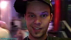 Сиськастые немецкие свингеры ныряют в дикую групповуху на жаркой вечеринке в клубе.