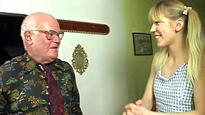 超级辣18+少女Gwen Cortez被脏老爷爷Mireck猛烈操