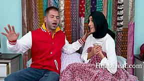 مراهقة حجاب 18+ 18+ خجولة، بس يا سلام، عايزة الزب - أوبري بابكوك