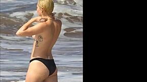 Katso Miley Cyrus alaston kokoelmassa nyt!