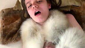 Junge schüchterne Teen schwänzt Unterricht für ihr erstes rohes Pornocasting