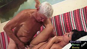 Vacker ung 18+ tjej hårt knullad av gammal man