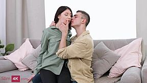 Рин Уайт - После интенсивного орального прелюдии, тинейджерка жаждет глубокого секса, которого ждала