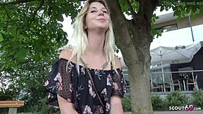 Tysk scout, hur får 18-åriga studenten Lara från Hamburg spikas för pengar?