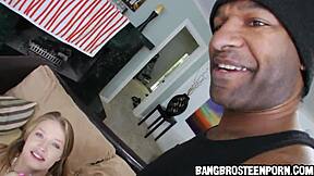 18χρονη γλυκιά λαχταρά τεράστιο μαύρο πούτσο βαθιά μέσα της