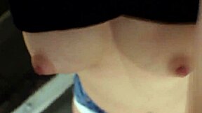 Tykke lår 18-årig ung pige 18+ Aries Ackerman malker stor sort pik ved poolen, får interracial sæd på hendes store faste bryster med lyserøde brystvorter