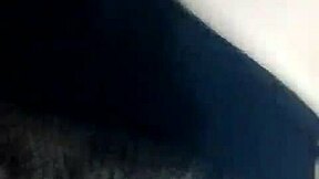 Saya ngentot sepupu lagi, kali ini tampar pantat besarnya keras saat orgasme