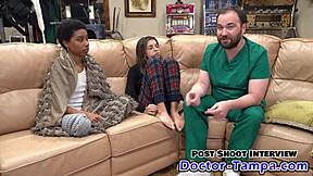 Pernah mikir apa yang dokter Tampa lakukan dengan speculum dan kateter pada Aria Nicole di doctor-tampa.com?