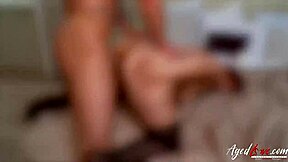 כאן איך קלאסיפילת' וג'וני הגדול מחממים את הבר עם כיף בוגר