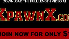 فتاة حمراء صغيرة مغرية تكسب نقود بالنيك الشديد في محل الرهن اليوم