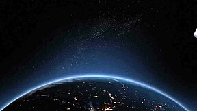 Whoa, ABG 18 tahun tangani kontol hitam monster, gila! 😱