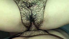 我的胖拉丁继女让操她毛茸茸小穴变得这么容易。😏