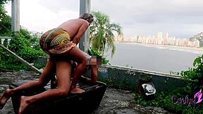 Sunt obsedată! După plajă, fututul cu un tip tânăr într-o casă abandonată e sălbatic