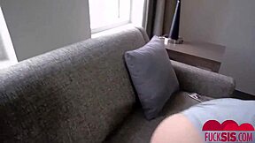 Jaycee Starr, θέλεις να γαμήσεις τον θετό σου αδερφό πάνω στον καναπέ απόψε;