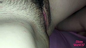 Saudara Tiri Perempuan Nunjukin Trik Nakal Sambil Nonton TV