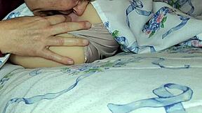 Kakek Kagetin Keke dengan Jilat Memek Gundul dan Pantat Ketatnya Bangun