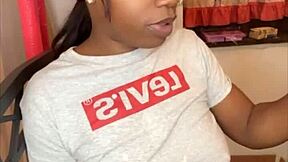 Wow, la sorellastra succhia 11 pollici di duro BBC con abilità!