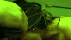 Decidi bater uma para estranha dormindo no trem. Ela gostou do meu lance!