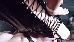 Deutscher Creampie-Gangbang mit MILF Bella und Teenie 18+ Sunny Sun in wilder Action Teil 1