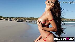 Perché la magra ucraina Gloria Sol si spoglia nuda in spiaggia?