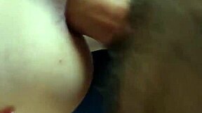 ابنتي بالتبني، بالكاد قانونية، تأخذ زبي الكامل في مؤخرتها الضيقة