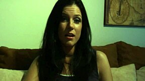 Oye, ¿quieres probar lamidas lésbicas por primera vez, chica?