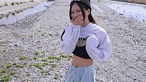 見て、美しい日本人ダンサーが巨乳で激しく騎乗位