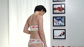 Tonåring rider kuk filmad på fake casting med tight bondage!