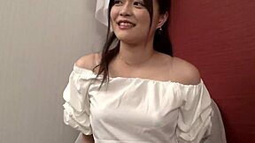 אסייתית יפה רוכבת חזק, גומרת ללא הפסקה בסקס ביתי!