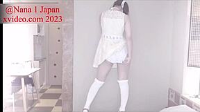 Nana i flätor blir nympho cheerleader?