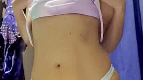 Cam cachée chope latina 18+ en cabine de grand magasin