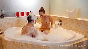 Dia bisik, akhirnya aku kongkek kau, semasa doggy-fuck dalam tab mandi