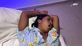 Saya stepmother bantu stepson dengan ereksi, dan dapat creampie