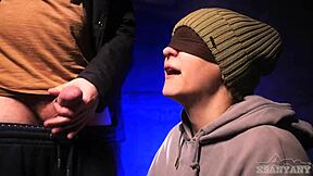 Sunt supărată dar fericită că fratele meu vitreg mi-a folosit gura pentru ejaculare - XsanyAny