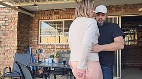 Hé, kölcsönös önkielégítés a szomszéd feleségével vad lett kültéri ondófeltöltéssel!