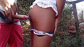 Ruskeatukkaiset teinit tiukka perset nai kovaa kiinalaisryhmän toimesta