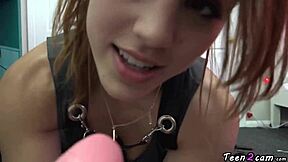 Аз съм просто тийн 18+, показвам сладките си цици и гъз