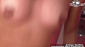 תראה, הצעירה היפנית 18+ בוכה במהלך קרימפיי גנגבנג קשה