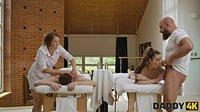 嘿，能感受到这个老男人色欲按摩的热度吗？