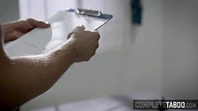 Ehi, teen 18+, vuoi scopare questo dottore fetish?