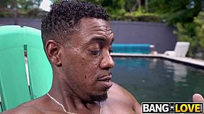 किरा पेरेज बड़े काले लंड को प्रो की तरह संभालती है।