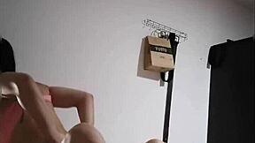 Se întoarce să mă caute pentru a mă fute tare