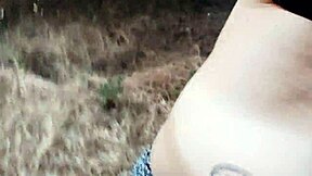 Рискованный outdoor трах в волосатом лесу с милой девчонкой 18+ и видом на море