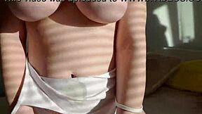 Хей, сладката ми латинска съквартирантка язди твърд хуй след колеж! 😜