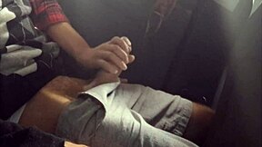 Onanerer risikabelt på gata offentlig for en nysgjerrig student som likte kukken min