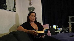 הבחור השובב של סטפ-מומי נתפס בפעולה סולו פרועה!